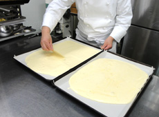 手作りへのこだわり、製造風景｜山見の里 菓子司 丸中