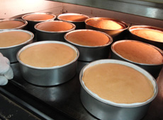 手作りへのこだわり、製造風景｜山見の里 菓子司 丸中