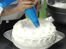 手作りへのこだわり、製造風景｜山見の里 菓子司 丸中