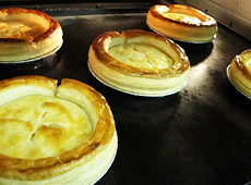 手作りへのこだわり、製造風景｜山見の里 菓子司 丸中