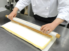 手作りへのこだわり、製造風景｜山見の里 菓子司 丸中