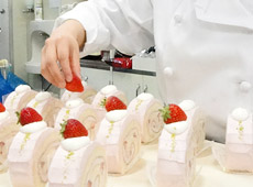 手作りへのこだわり、製造風景｜山見の里 菓子司 丸中