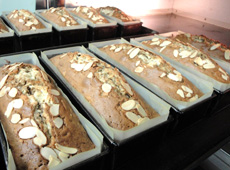 手作りへのこだわり、製造風景｜山見の里 菓子司 丸中